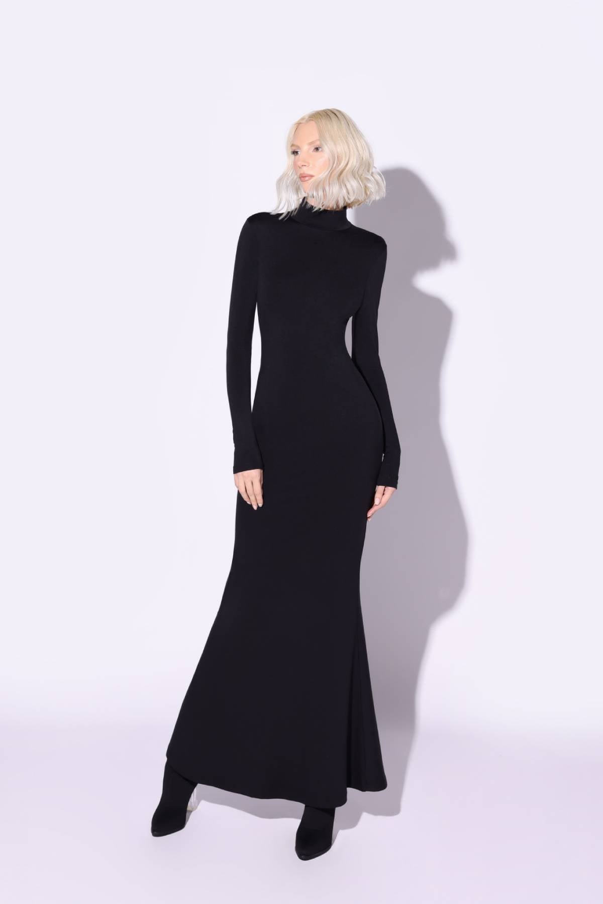 SCULPTED KNIT TURTLENECK MAXI DRESS