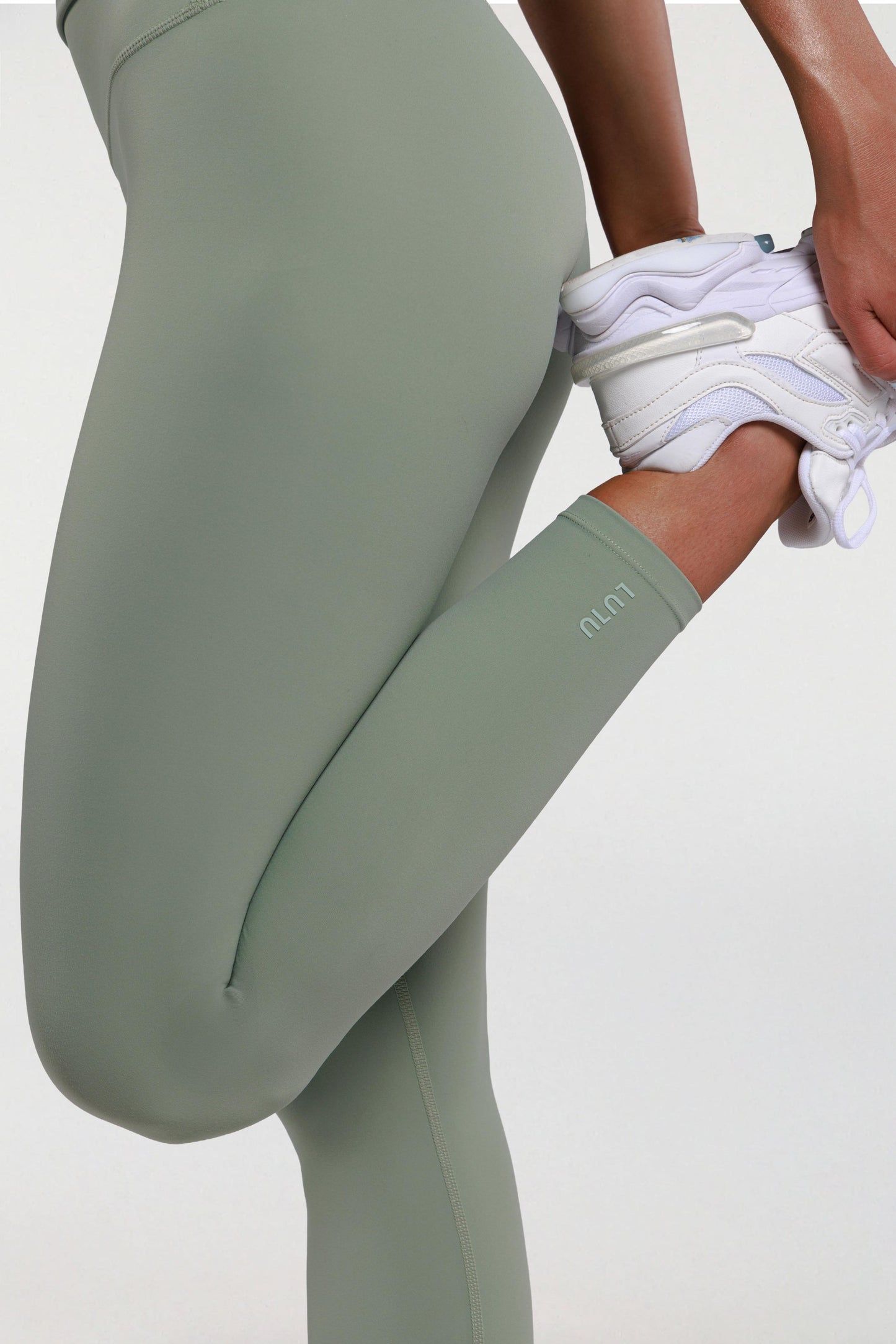 HIGH WAIST ESSENTIAL LEGGING